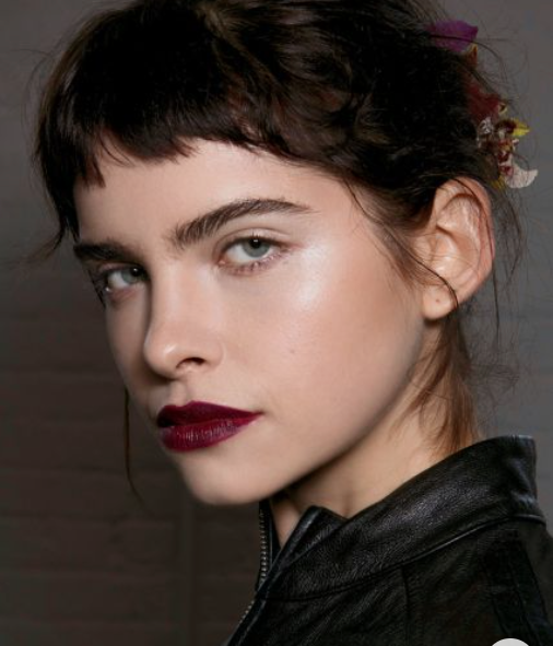 Glow con labial burdeos - de Pinterest
